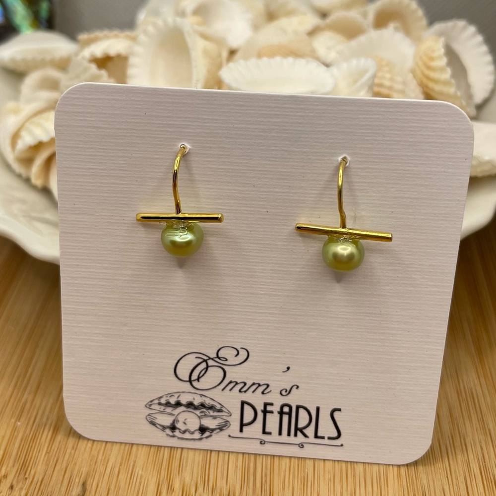 NWT Freshwater pearl pierced earrings line pistachio green sterling gold
